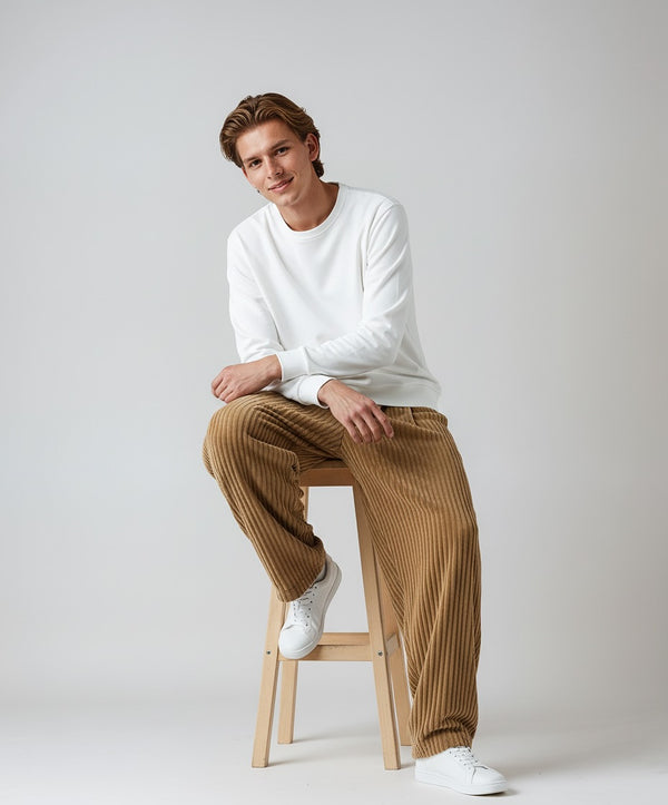 The Men’s Oversized Trousers with Relaxed Fit Sweatshirt deliver modern streetwear comfort with e...